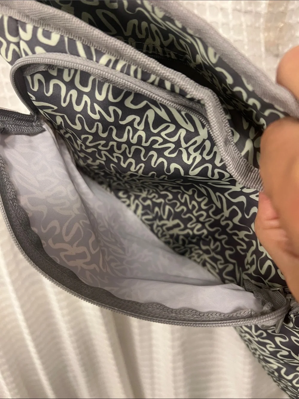 thirty-one Gray and White Cargo clip on thermal lunch tote